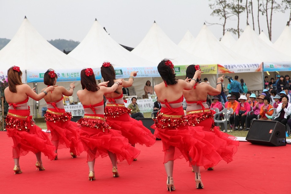 소 쟁기질이 있는 영광 지내들의 보리밭/영광 찰보리문화축제