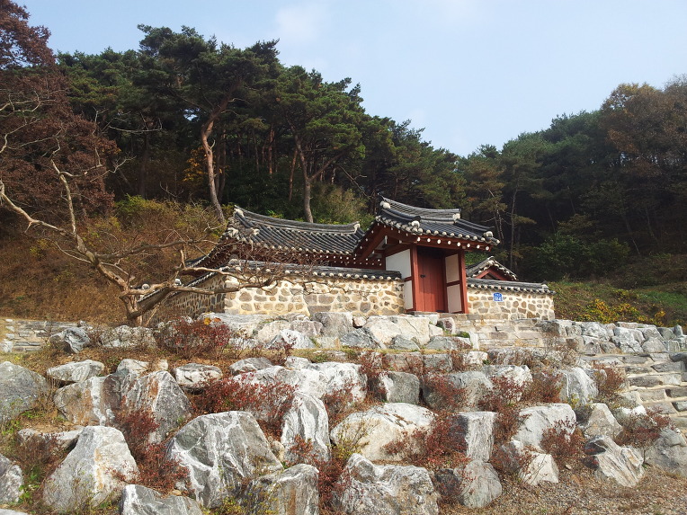 구봉선생 묘소를 참배했습니다.