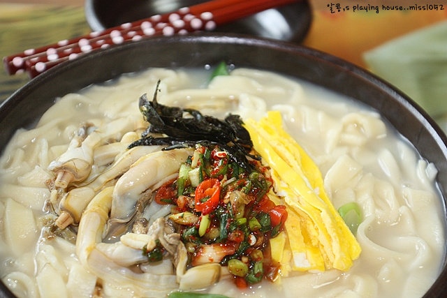 한입 넣으면 맨정신 실종-맛조개 손칼국수..