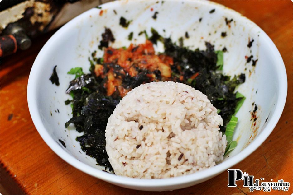 홍대맛집-살이 많은 국내산 감자탕을 맛볼수 있는곳.-이층 감자탕