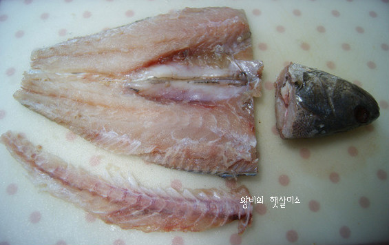 제철 맞은 민어로 양념 조림 만들었어요