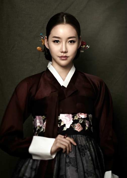 2012 | Miss Korea | Final 6/7 - Page 2 185741374F9B862D1F483F