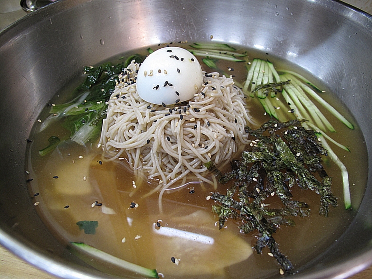 100% 순메밀 막국수를 맛볼수있는  해운대 면옥향천 .......