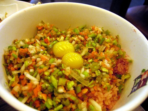 (일석삼조 버섯매운탕 신촌)얼큰한 맛의 버섯 매운 탕을 맛보아요.