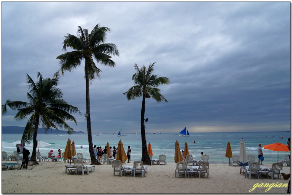 스노클링과 세일링을 보라카이 화이트비치에서...