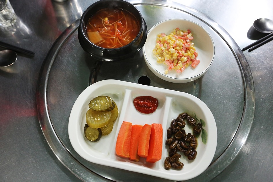 비타민과 철처한 아미노산의 섭취 / 안목항 횟집 바다소리
