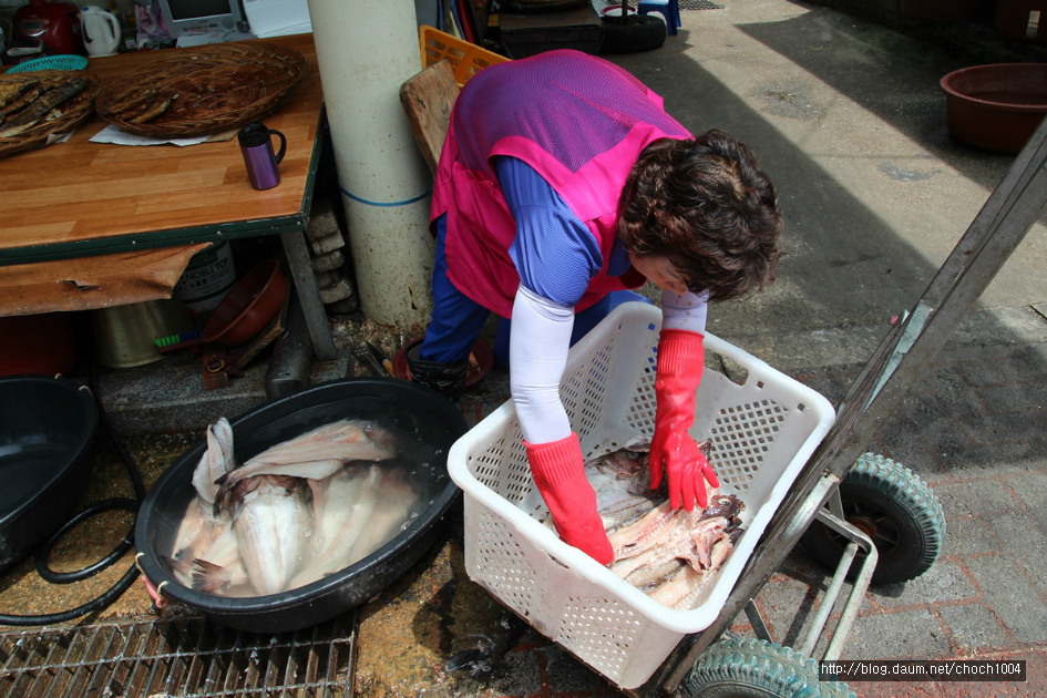 고흥 재래시장의 명물, 생선 숯불구이의 참맛
