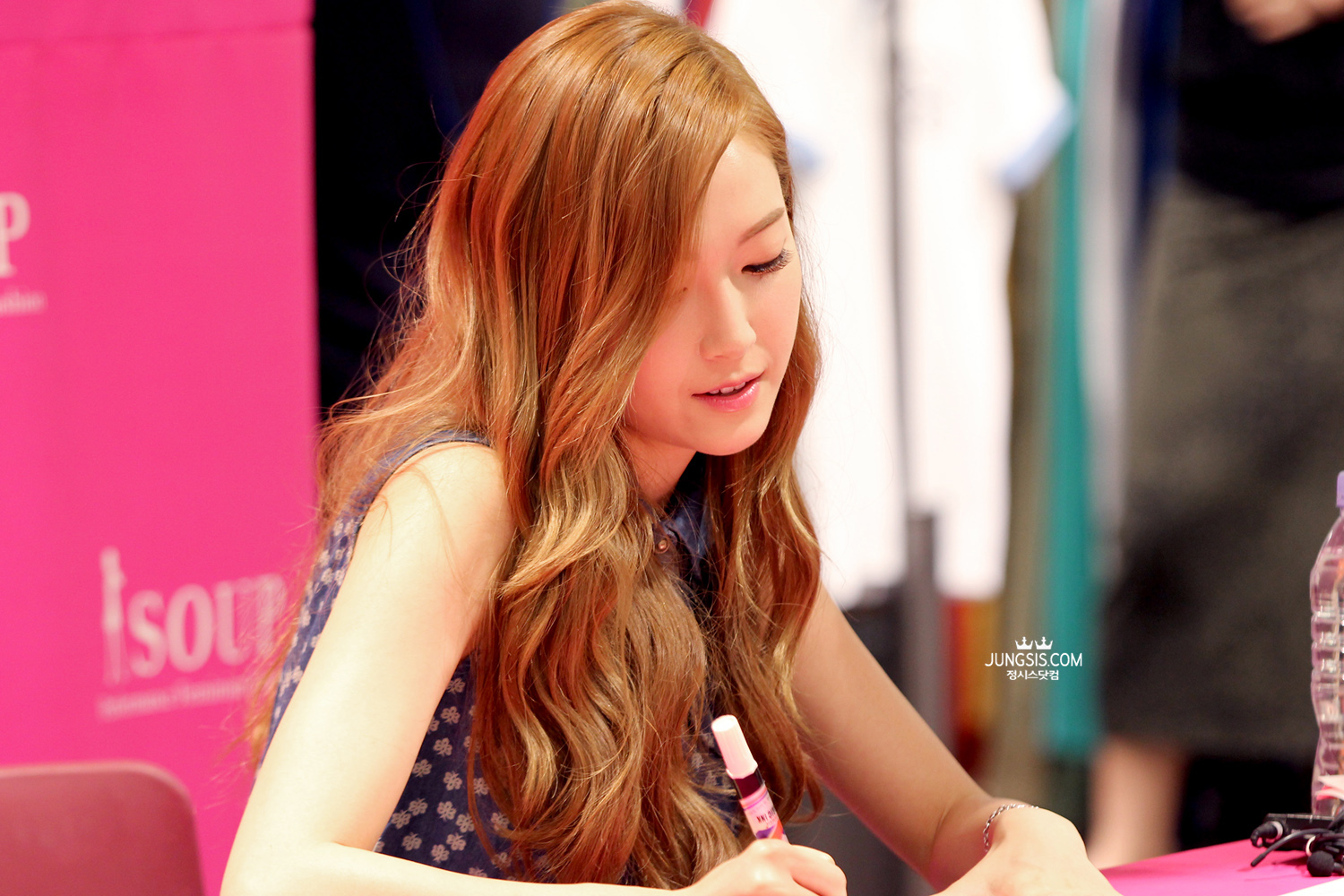[PIC][04-04-2014]Jessica tham dự buổi fansign cho thương hiệu "SOUP" vào trưa nay - Page 3 257E4B4353A447A41D35A6