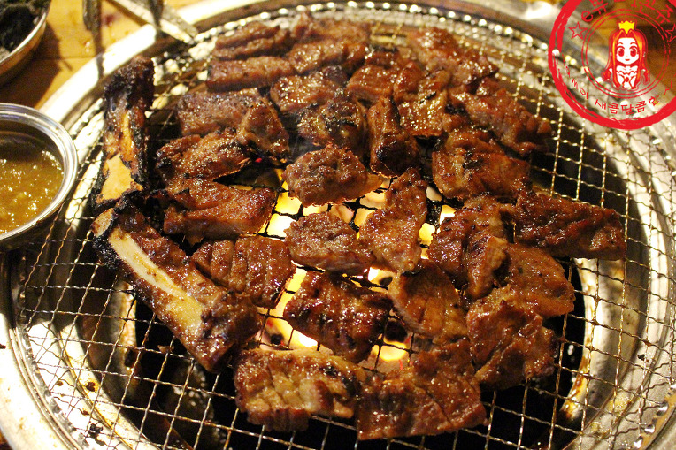 돼지갈비에 껍데기는 서비스~ ☆상수역 맛집/상수역 고기집_홍대주먹고기☆ - 상수역 지역 추천맛집 홍대주먹고기 후기