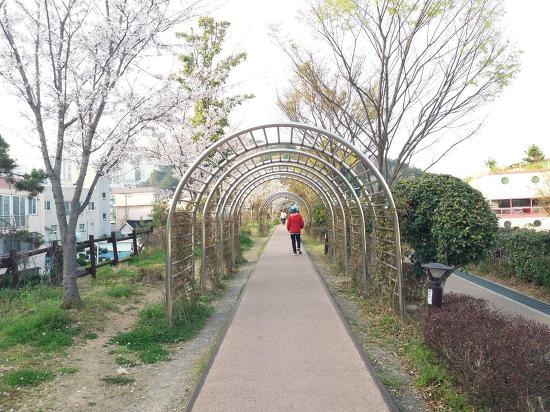 봄나들이 좋은 해안가 산책 코스