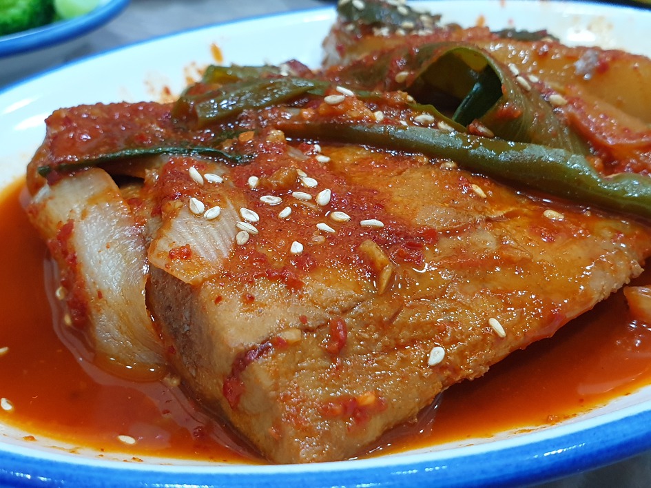 광안리해수욕장을 바라보며 사랑해횟집에서 맛있는 회를....